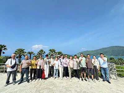 ما پس از ساخت تیم خود در تایلند به خانه برمی گردیم